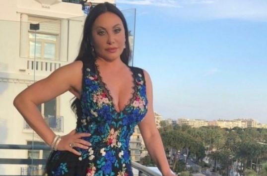 Докато в България настъпва застудяване актрисата Дарина Павлова отиде на плаж в